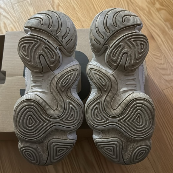 Yeezy 500 - Picture 4 of 6